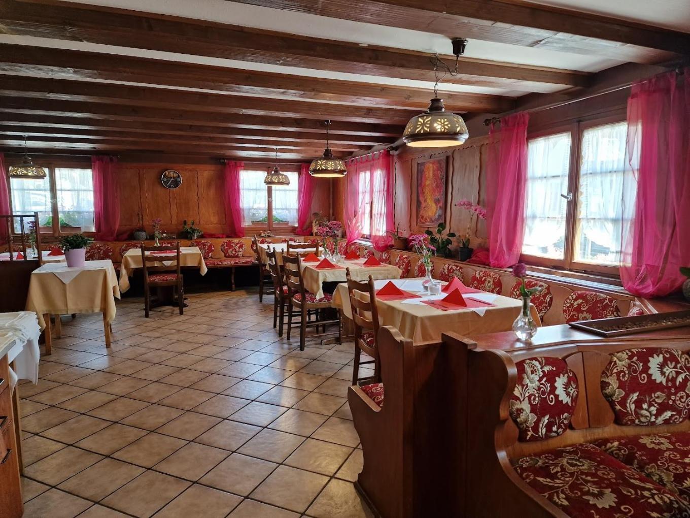 Hotel-Restaurant Zum Loewen Jestetten Extérieur photo