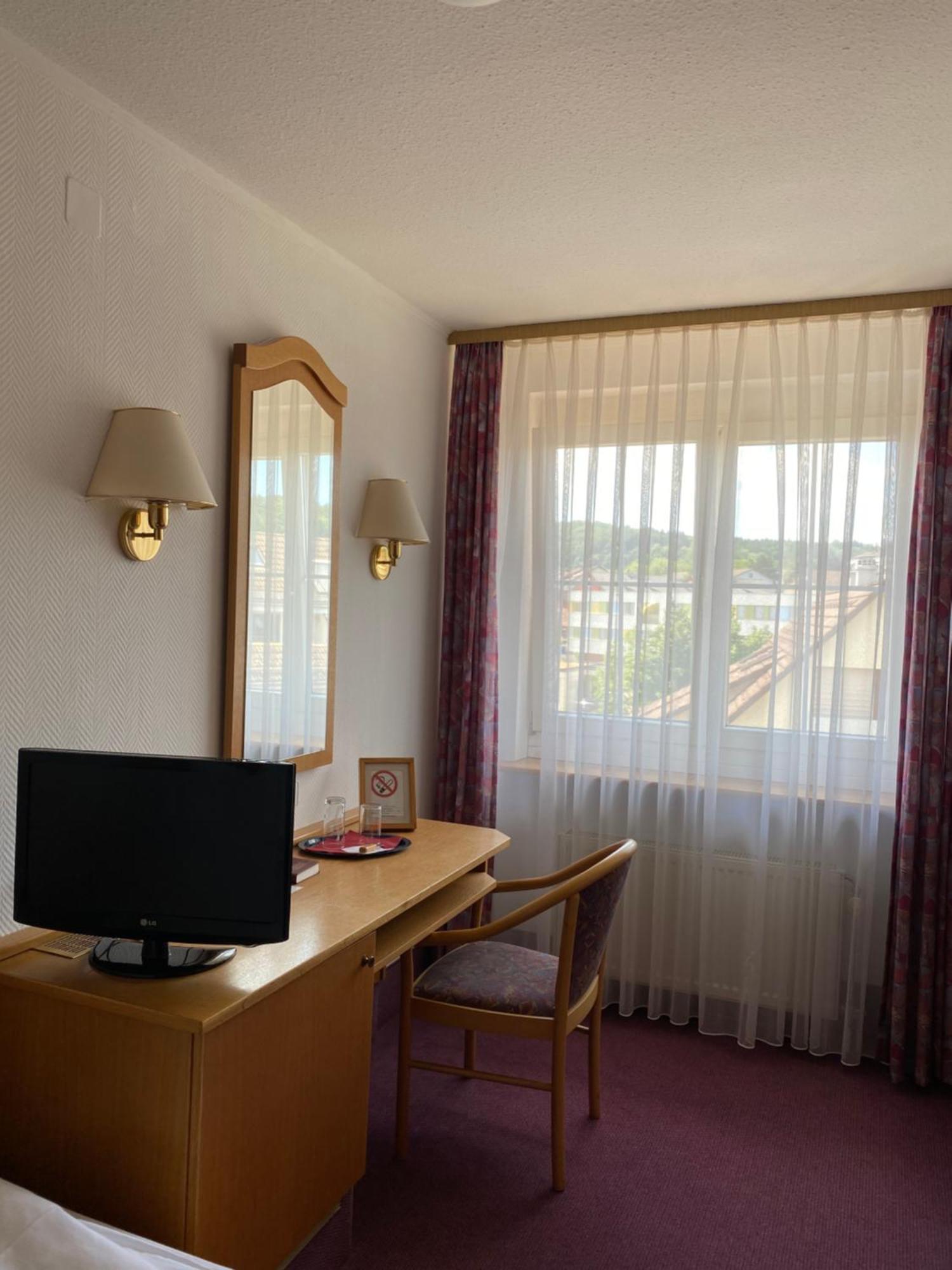 Hotel-Restaurant Zum Loewen Jestetten Extérieur photo